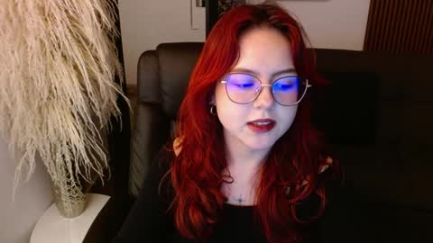 Snapshot of crimson_tati chatting on 12-13-24, 07:36 Tatiana online show from 12-13-24, 07:36