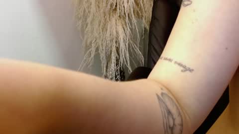 Snapshot of crimson_tati chatting on 12-15-24, 04:37 Tatiana online show from 12-15-24, 04:37