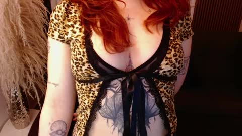 Snapshot of crimson_tati chatting on 01-16-25, 07:28 Tatiana online show from 01-16-25, 07:28