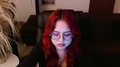 Snapshot of crimson_tati chatting on 02-05-25, 09:15 Tatiana online show from 02-05-25, 09:15