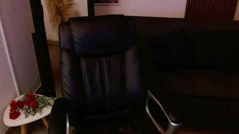 Snapshot of crimson_tati chatting on 02-25-25, 06:14 Tatiana online show from 02-25-25, 06:14