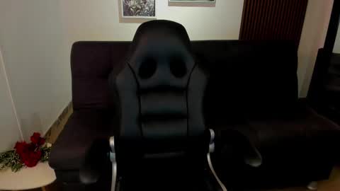 Snapshot of crimson_tati chatting on 09-19-25, 04:14 Tatiana online show from 09-19-25, 04:14