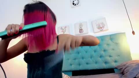 cris_dulce online show from 12-14-25, 07:40