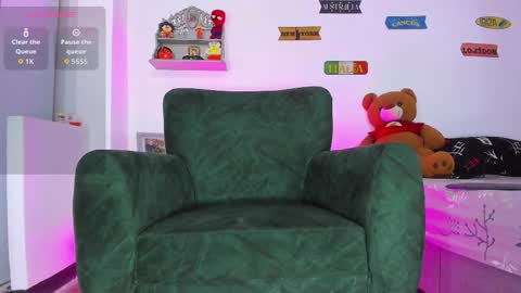 Snapshot of cris_stone chatting on 10-07-25, 02:09 cristian online show from 10-07-25, 02:09