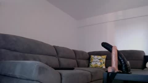 cris_tinne online show from 06-25-26, 04:00