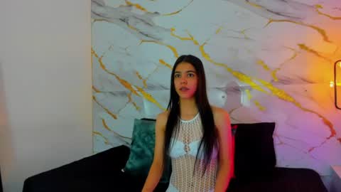 Snapshot of crisle_11 chatting on 06-28-26, 11:38 Cris online show from 06-28-26, 11:38
