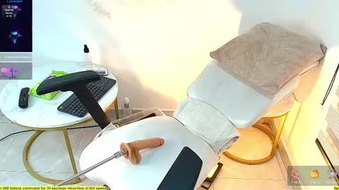 Snapshot of criss_evanss1 chatting on 10-03-25, 08:28 Criss Evans online show from 10-03-25, 08:28