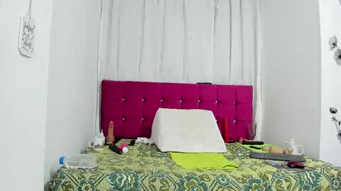 Snapshot of cristal_18xxx chatting on 02-13-25, 01:50 Cristal online show from 02-13-25, 01:50