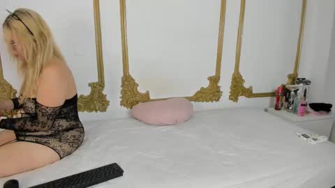 Snapshot of cristal_bons chatting on 03-12-25, 08:41 Cristal online show from 03-12-25, 08:41