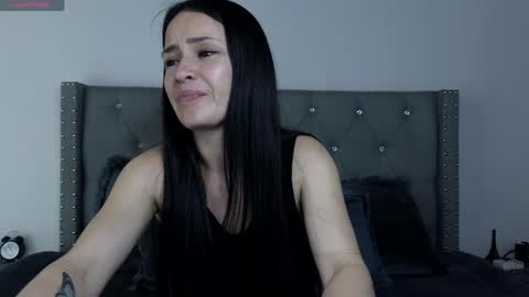  Alejandra from Wednesday to Saturday from 1000 pm to 400 am Colombian hour online show from 04-11-26, 03:55