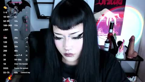 Snapshot of cristal_kosh chatting on 10-29-25, 09:49 Cris online show from 10-29-25, 09:49