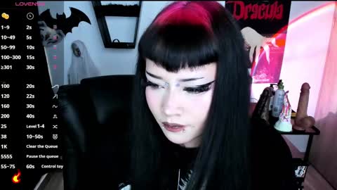 Snapshot of cristal_kosh chatting on 11-18-25, 10:03 Cris online show from 11-18-25, 10:03