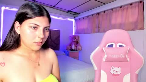 cristal_smith20 online show from 06-18-26, 11:36