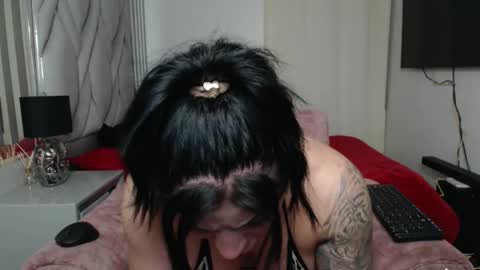 Snapshot of cristalbeautiful1 chatting on 11-21-25, 04:55 Natalie online show from 11-21-25, 04:55