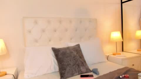 cristallwilliams online show from 12-20-25, 11:39