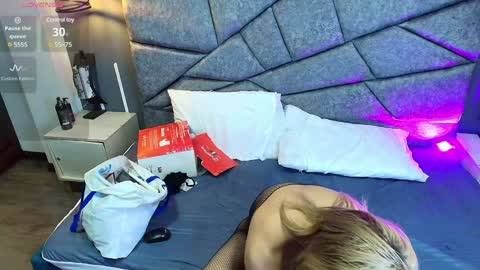 CRISTAL MILF online show from 12-17-24, 07:26