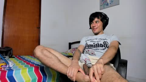 Snapshot of cristian_ortiz_1 chatting on 12-21-24, 03:03 Cristian online show from 12-21-24, 03:03