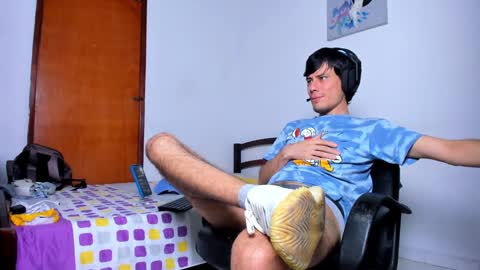 Snapshot of cristian_ortiz_1 chatting on 12-23-24, 01:51 Cristian online show from 12-23-24, 01:51