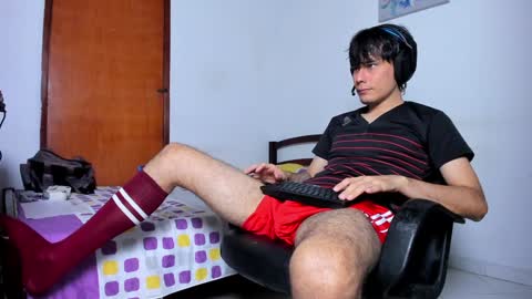 Snapshot of cristian_ortiz_1 chatting on 12-25-24, 10:37 Cristian online show from 12-25-24, 10:37