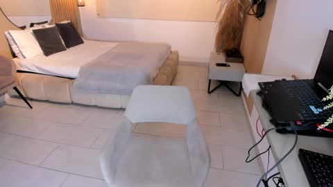 Snapshot of cristian_ortiz_1 chatting on 02-08-25, 02:49 Cristian online show from 02-08-25, 02:49