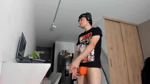 Snapshot of cristian_ortiz_1 chatting on 02-26-25, 02:15 Cristian online show from 02-26-25, 02:15