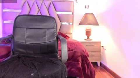 Snapshot of cristie_ortiz chatting on 12-18-24, 11:19 Cristina online show from 12-18-24, 11:19