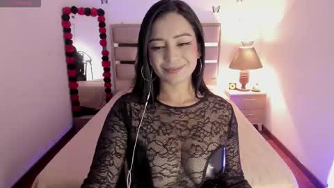 Snapshot of cristie_ortiz chatting on 09-30-25, 11:43 Cristina online show from 09-30-25, 11:43