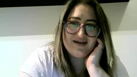 cristina20021991 online show from 03-09-26, 08:35