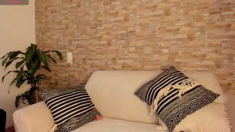 Snapshot of cristina_fernando chatting on 12-23-24, 10:44 soycriss online show from 12-23-24, 10:44