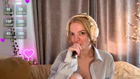 Snapshot of cristinekondo chatting on 05-25-26, 03:29 Marry online show from 05-25-26, 03:29