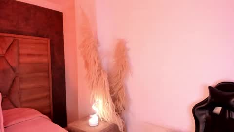 Snapshot of cristinerain chatting on 06-01-26, 05:42 CristineRain online show from 06-01-26, 05:42
