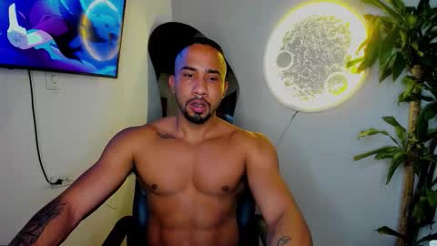 Snapshot of cristobal12cock chatting on 12-17-25, 12:11 Cristian online show from 12-17-25, 12:11