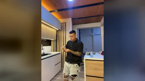 cristopher_011 online show from 07-29-26, 11:47