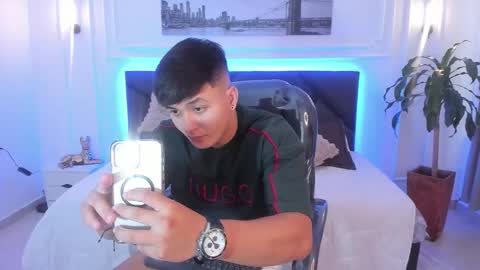 Snapshot of cristopher_strong chatting on 11-30-25, 02:21 Cristopher online show from 11-30-25, 02:21