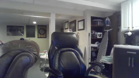 Snapshot of crm400 chatting on 10-01-25, 12:49 billybasement online show from 10-01-25, 12:49