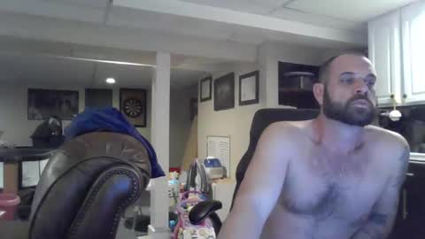 Snapshot of crm400 chatting on 10-18-25, 03:20 billybasement online show from 10-18-25, 03:20