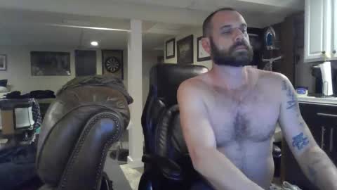 Snapshot of crm400 chatting on 11-01-25, 01:07 billybasement online show from 11-01-25, 01:07