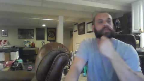 Snapshot of crm400 chatting on 11-15-25, 01:58 billybasement online show from 11-15-25, 01:58