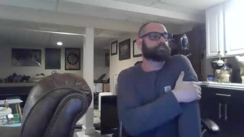 Snapshot of crm400 chatting on 12-17-25, 03:12 billybasement online show from 12-17-25, 03:12