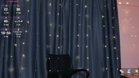 Snapshot of cross_the_line chatting on 01-12-25, 08:04 xx Amina xx online show from 01-12-25, 08:04