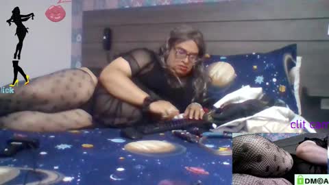 Snapshot of crossdresser64 chatting on 11-15-25, 03:52 Linda Cross online show from 11-15-25, 03:52