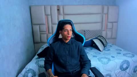 Snapshot of croy_myer chatting on 02-23-26, 05:27 Croy online show from 02-23-26, 05:27