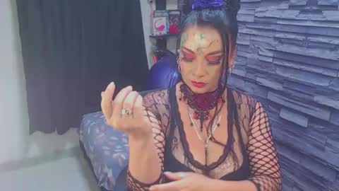 Snapshot of cruela_deviil chatting on 10-17-25, 11:07 cruela_deviil online show from 10-17-25, 11:07