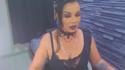 Snapshot of cruela_deviil chatting on 10-24-25, 02:08 cruela_deviil online show from 10-24-25, 02:08