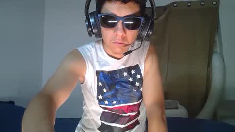 Snapshot of cry_guy chatting on 09-13-25, 11:21 cry_guy online show from 09-13-25, 11:21