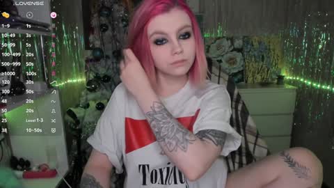 Snapshot of cryptobjgirlv2 chatting on 12-19-24, 05:08 Lilith online show from 12-19-24, 05:08