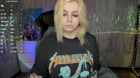 Snapshot of cryptobjgirlv2 chatting on 01-29-25, 05:02 Lilith online show from 01-29-25, 05:02