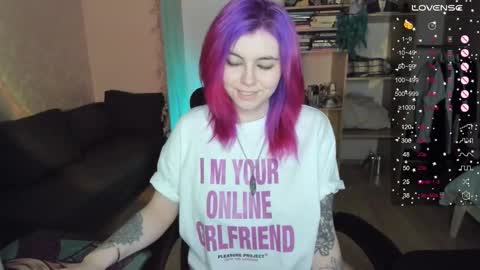 Snapshot of cryptobjgirlv2 chatting on 12-19-25, 01:07 Lilith online show from 12-19-25, 01:07