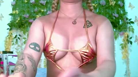 Snapshot of crysrus chatting on 06-07-26, 12:42 crysrus online show from 06-07-26, 12:42