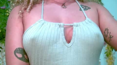 Snapshot of crysrus chatting on 06-11-26, 02:53 crysrus online show from 06-11-26, 02:53